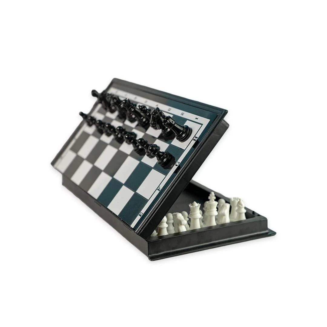 ratna's black & white magnetic chess set - black & white